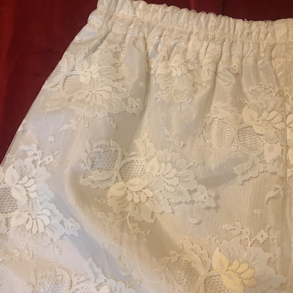 Vintage 90s Vi Niece Ivory Sheer Lace with Lining Knee Length Shorts Size Medium - Picture 2 of 8